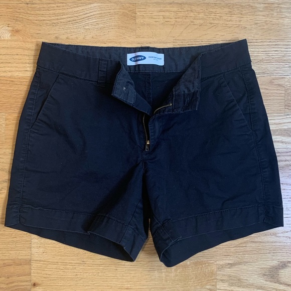 Old Navy Twill Everyday Shorts 5” Inseam - Picture 2 of 3